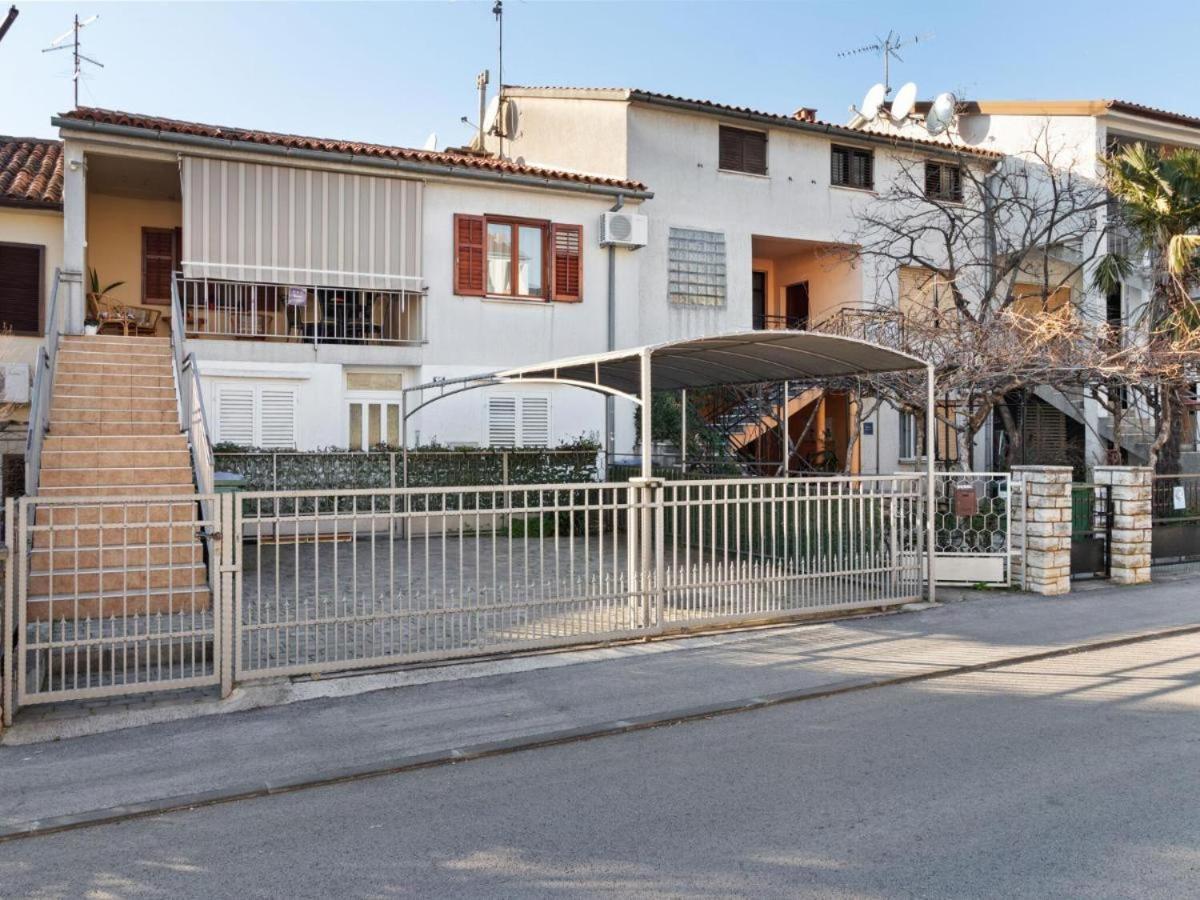 Olivia Apartment Porec Exterior photo